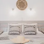 Petros & アパートホテル 4*