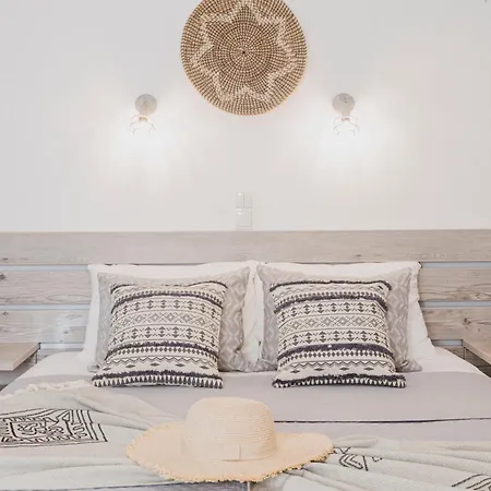 Petros Studios&suites Apartahotel 4*