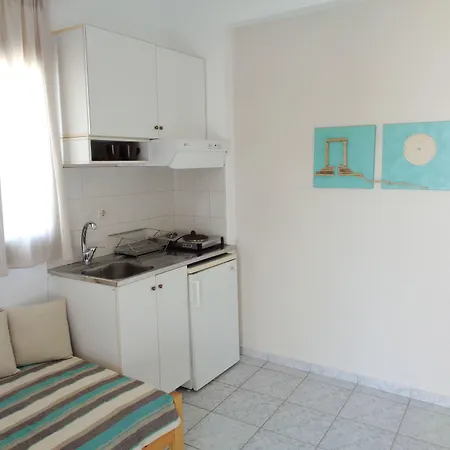 Petros Studios&suites 4* Naxos City