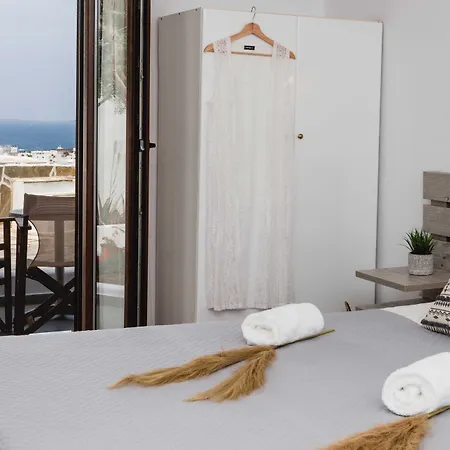 Petros Studios&suites Naxos City