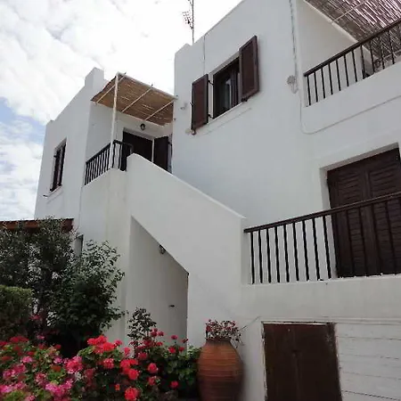 Petros Studios&suites Naxos City