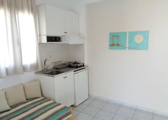 Petros & 3* Naxos City