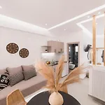 Petros Studios&suites 4*
