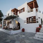 Petros Studios&suites Naxos City