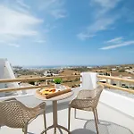 Petros Studios&suites 4*