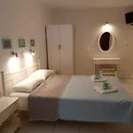 Petros Studios&suites Naxos City
