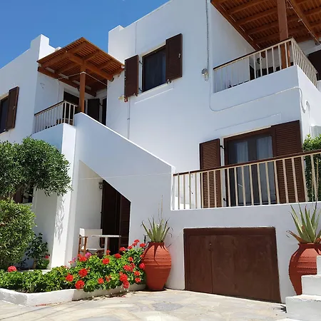 Petros Studios&suites Naxos City