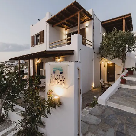 Petros Studios&suites 4* Naxos City