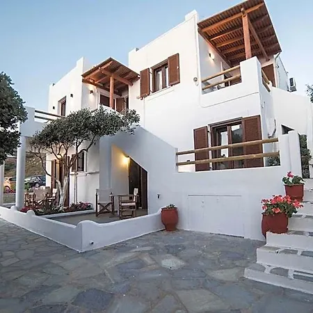 Petros & Aparthotel 3*