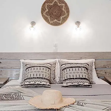 Petros & 3* Naxos City